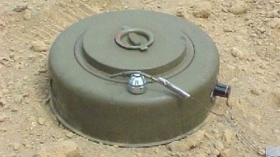 انفجار لغم من مخلفات الحرب  فى مزارعين بالقنطرة شرق