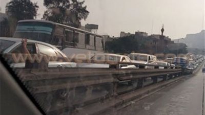 بالصور.. حادث يتسبب في شلل مروري أعلى كوبري السيدة عائشة