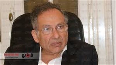 ممدوح حمزة يطالب بمحاكمة حارقي العلم بتهمة «إهانة الوطن»