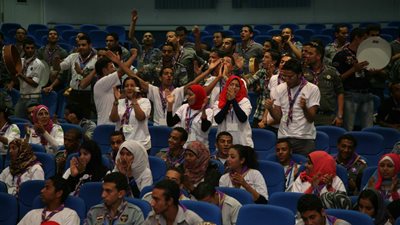 «تسلم الأيادي» تشعل حماس الموجودين بمؤتمر الرياضيين لدعم الدستور