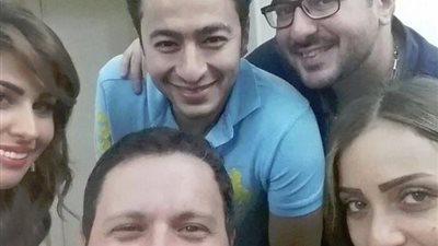 «سيلفي» يجمع إدوارد مع حمادة هلال وريم البارودي