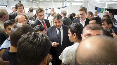 نائب ميركل: يمكن أن نستقبل نصف مليون لاجئ لبضع سنوات