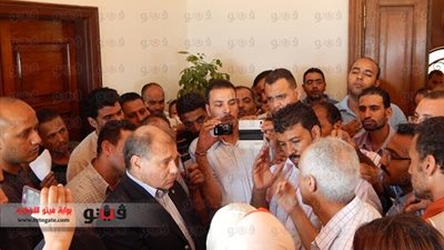 بالصور.. تجمهر موظفى جامعة الإسكندرية