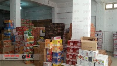 التحقيق مع عاطل ضبط بحوزته مواد غذائية مجهولة المصدر بالبحيرة