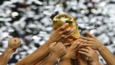 الديوك تسعى لتحطيم «الماكينات الألمانية».. منتخب فرنسا يعول على الهجوم في مباراة ربع نهائي المونديال.. «لوف» يعتمد على مولر وأوزيل.. و«ديشامب» يعترف بصعوبة اللقاء.. والتا