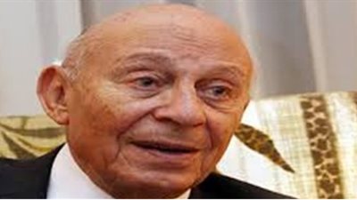 رئيس القومي لحقوق الإنسان يدلي بصوته بمدرسة الكواكب بمصر الجديدة