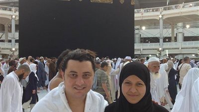 بالصورة.. محمد عبد المنعم يؤدي العمرة