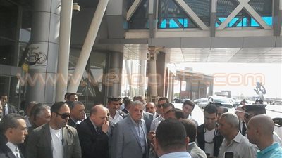 بالصور.. علامات الحزن تظهرعلى «محلب» بعد اغتيال النائب العام