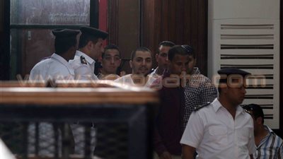بالصور.. بدء محاكمة المتهمين بمحاولة اغتيال رئيس الزمالك بـ«المداولة»