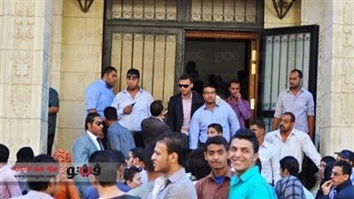 طلاب التحويلات يجددون تظاهرهم أمام 
