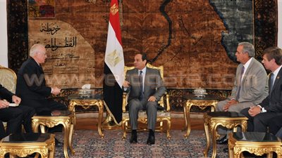 السيسي لـ«وفد الكونجرس العسكري»: ما حدث خلال الثلاث سنوات الماضية «إرادة شعبية».. لولا حرصنا على أرواح الأبرياء لحسمنا حرب سيناء في مدى زمني قصير.. ومصر تبدد مخاوف الأقباط من الهجر