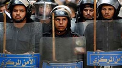 مصرع مسلحين أثناء محاولتهما سرقة سيارة ضابط شرطة