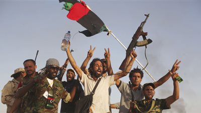 بعد عامين على الثورة.. ليبيا تغازل الاستقرار على محك اللهب.. السلطات تغلق باب التنبؤات بإمكانية حدوث ما يعكر صفو الاحتفال.. والميليشيات المسلحة تسيطر على معظم أحياء المدن