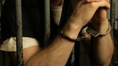 حجز فتاتين لاتهامهما بسرقة 62 قطعة 