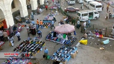 الباعة الجائلون يتحدون محافظ القاهرة ويرفضون إخلاء ميدان رمسيس