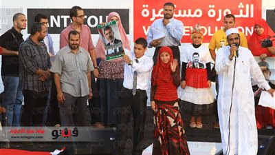 بالصور.. بدء حفل الزفاف الجماعي لأنصار المعزول وسط تكبيرات معتصمي 