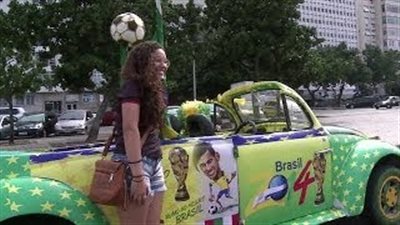 بالفيديو.. البرازيليون يبتكرون أساليب جديدة لتشجيع فريقهم