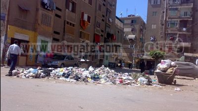 احتجاج العشرات بطنطا لتراكم القمامة