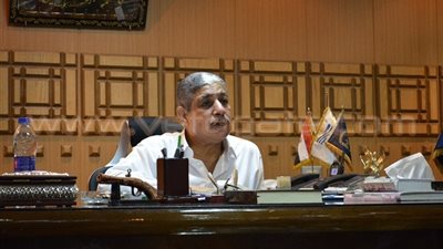 ضبط بندقية آلية و300 قرص مخدر بحوزة شخصين بقنا