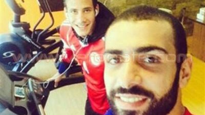 رمضان صبحي وأسامة إبراهيم يلتقطان «سيلفي» بمعسكر المنتخب الأوليمبي