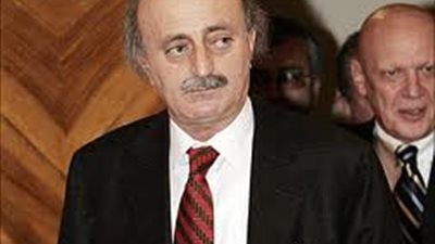 جنبلاط يدعو لتشكيل حكومة لبنانية جامعة