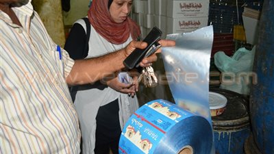 بالفيديو والصور.. ضبط مصنع لإنتاج الطحينة بدون ترخيص بقنا