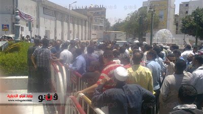 بالفيديو والصور.. العاملون بـ