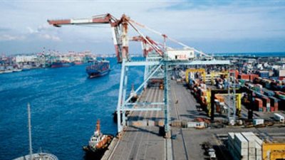 ضبط 1500 كرتونة مكملات غذائية مجهولة المصدر بميناء الإسكندرية