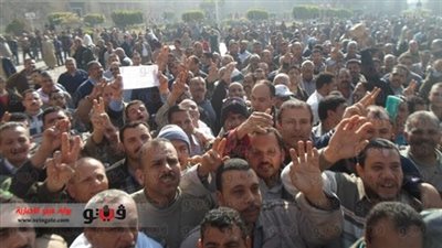 عمال النظافة بأشمون يعلقون إضرابهم بعد تدخل المحافظ