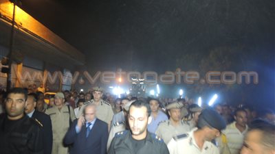 بالفيديو والصور.. هتافات مناهضة لـ«الإرهابية» في تشييع جنازة «النقيب الشهيد» بكفر الشيخ