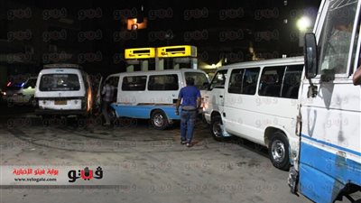 بالصور..«تكدس» السيارات أمام محطة وقود بعين شمس