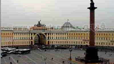 روسى مختل عقليا يقتل أسرته بسبب الديون