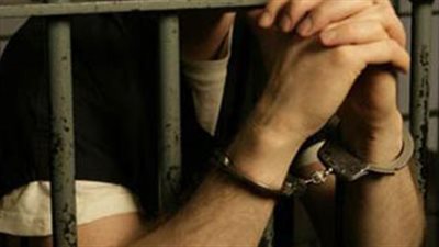 القبض على عامل سرق محمولاً من صيني بعابدين