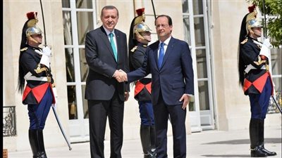 بالصور.. الرئيس الفرنسي يستقبل 