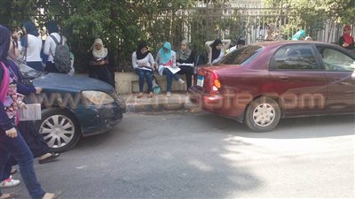 بالصور.. توافد طالبات «مصر الجديدة» لأداء امتحانات الثانوية