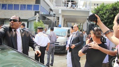 بالفيديووالصور.. لحظة نقل جثمان الشهيد «هشام بركات» من مستشفى النزهة