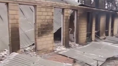 بالفيديو.. حريق 40 منزلا في تلال بيرث