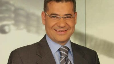 «الأغا»: أتمنى التنسيق بين الأمير على والشيخ سلمان للترشح للفيفا