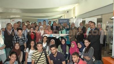 «مصر للطيران» تهدي أوائل الجمهورية رحلة مجانية إلى روما.. «فتحي»: الطلاب أمل مصر ومستقبلها.. هدفنا تعريفهم بمكانة منظومة الطيران المدني.. و20% تخفيضا على منتجات الأسواق الحرة