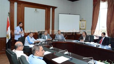 «المهدي» يعقد اجتماعا للارتقاء بمنظومة القمامة بالإسكندرية