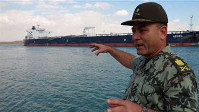 قائد الجيش الثالث الميداني يتفقد لجان الاستفتاء بالسويس