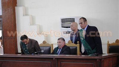 مشادة كلامية بين دفاع المتهمين والنيابة في «اقتحام قسم حلوان»