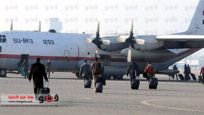 بالصور.. طائرات عسكرية لنقل 1000 قاض إلى لجان الاستفتاء الحدودية