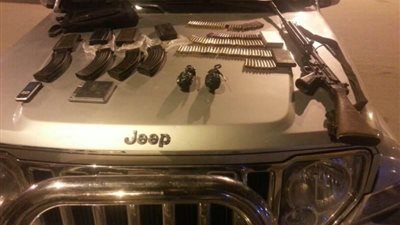 بالصور.. ضبط 4 أشخاص بحوزتهم قنبلتين وأسلحة نارية بالإسماعيلية