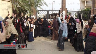 طالبات الإخوان ينظمن وقفة احتجاجية أمام كلية الدراسات الإسلامية بالإسكندرية