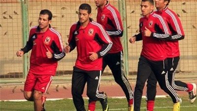 شكري وعادل ينتظمان في مران الأهلي