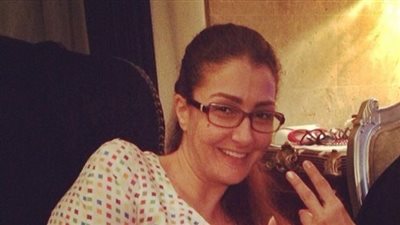 بالصور.. غادة عبد الرازق تحتفل بعيد ميلادها الـ49