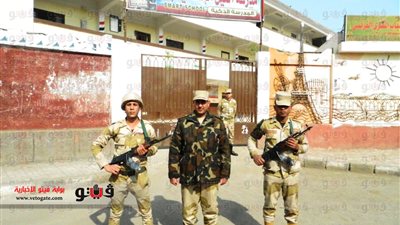 بالفيديو والصور..الجيش يتسلم مقار الاستفتاء بمدارس أسيوط