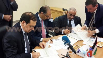 «الملا» يوقع مذكرة تفاهم مع الأردن والعراق في مجالات البترول والغاز