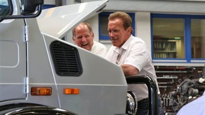 شاحنة أرنولد شوارزنيجر معروضة للبيع